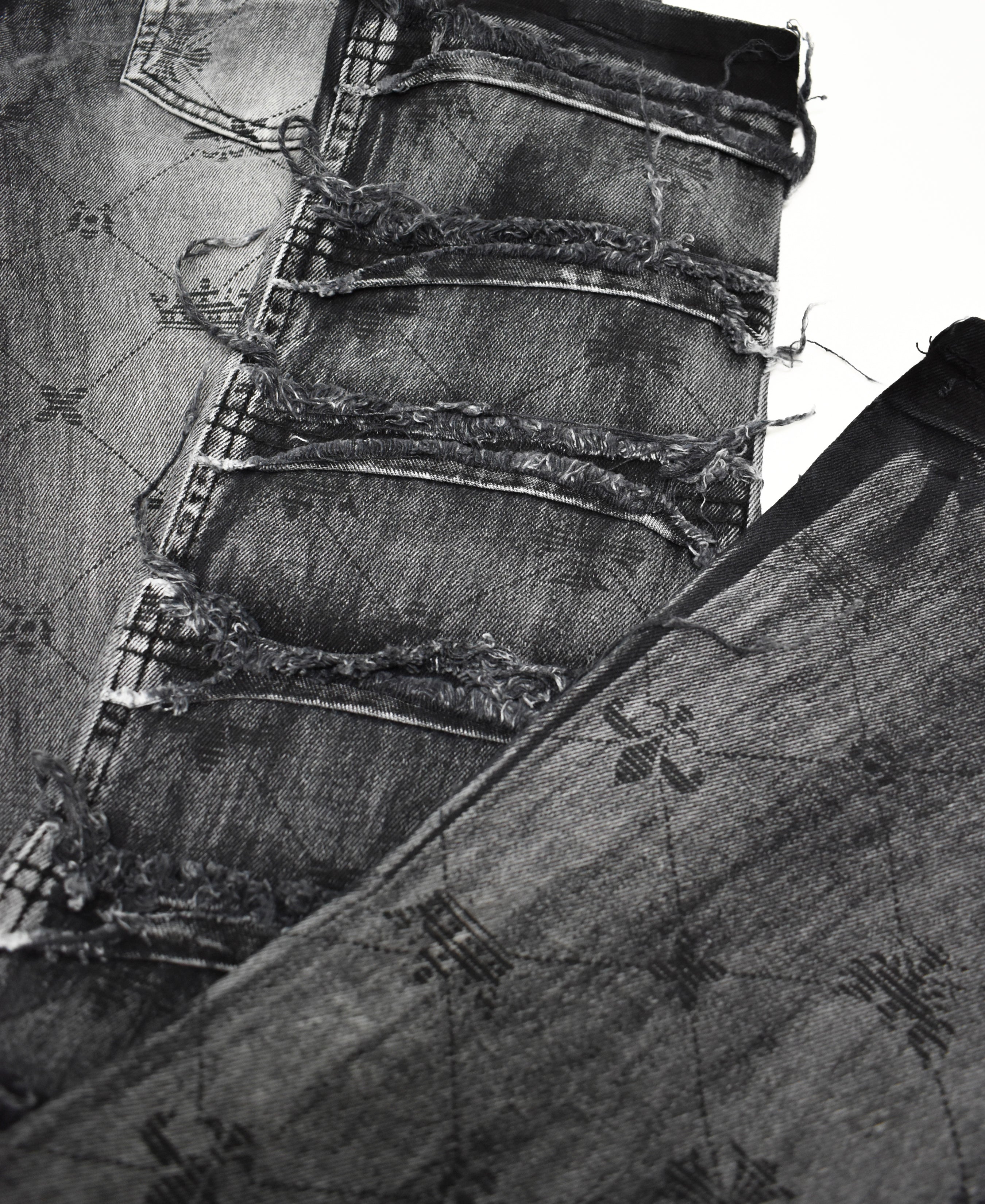 T4001 Distressed Print Denim